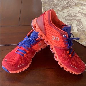 Women On Running Cloud shoes US 7/EUR 38